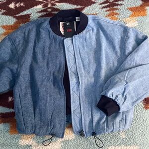 NWT Levi’s baby trucker jacket size small. Two tone cinched waist